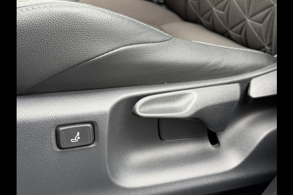 Toyota Yaris Cross 1.5 Hybrid Executive / Bi tone AWD | Afnm. Trekhaak | Pano dak | JBL | 10jr GARANTIE | Rijklaar!!!