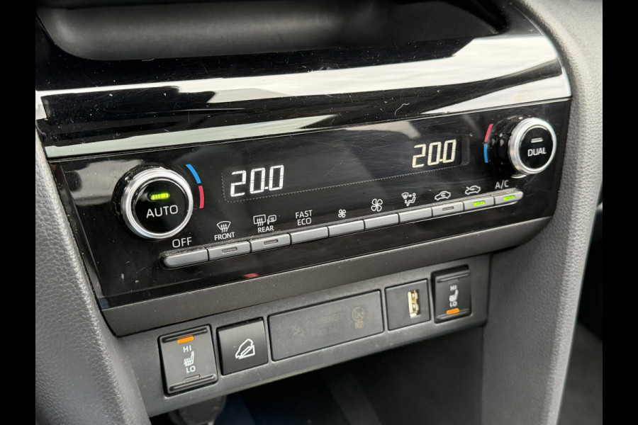 Toyota Yaris Cross 1.5 Hybrid Executive / Bi tone AWD | Afnm. Trekhaak | Pano dak | JBL | 10jr GARANTIE | Rijklaar!!!