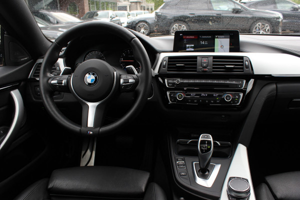 BMW 4 Serie Gran Coupé 430i High Exe. M Sport / Schuifdak / Camera / Head-up / Harman Kardon / 19'' / Leder / Navigatie / Dodehoek / DAB / Stoelverwarming / Cruise Control