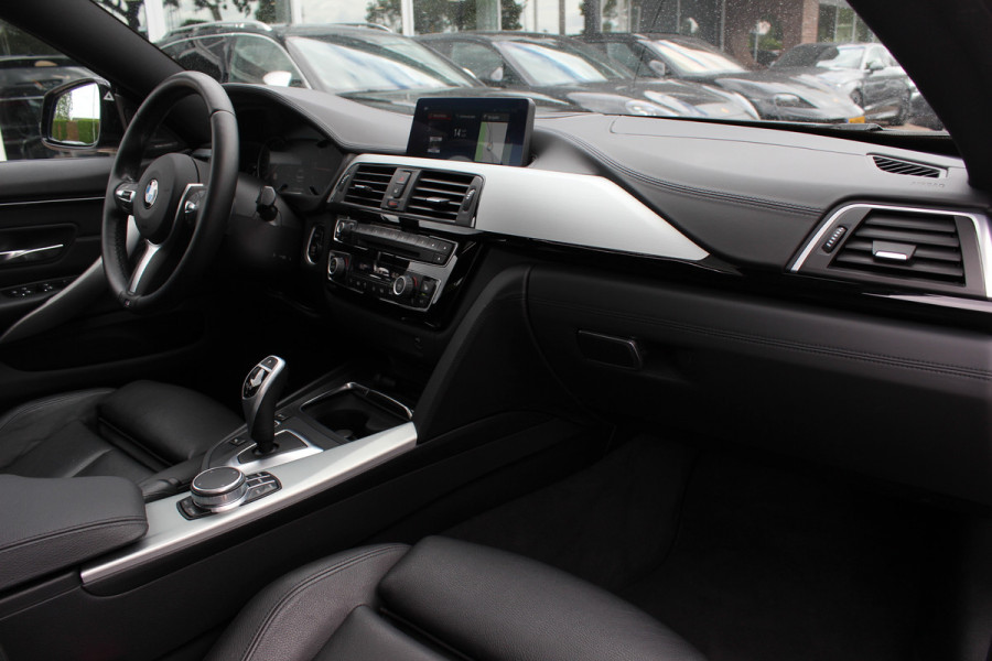 BMW 4 Serie Gran Coupé 430i High Exe. M Sport / Schuifdak / Camera / Head-up / Harman Kardon / 19'' / Leder / Navigatie / Dodehoek / DAB / Stoelverwarming / Cruise Control