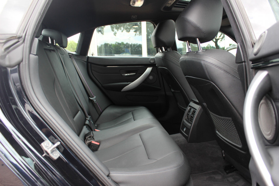 BMW 4 Serie Gran Coupé 430i High Exe. M Sport / Schuifdak / Camera / Head-up / Harman Kardon / 19'' / Leder / Navigatie / Dodehoek / DAB / Stoelverwarming / Cruise Control