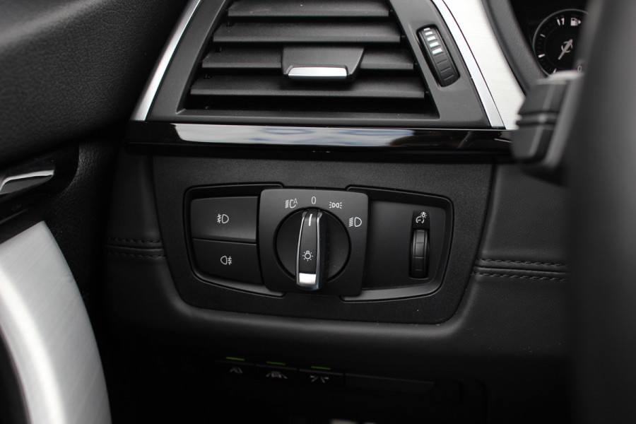 BMW 4 Serie Gran Coupé 430i High Exe. M Sport / Schuifdak / Camera / Head-up / Harman Kardon / 19'' / Leder / Navigatie / Dodehoek / DAB / Stoelverwarming / Cruise Control