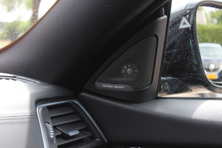 BMW 4 Serie Gran Coupé 430i High Exe. M Sport / Schuifdak / Camera / Head-up / Harman Kardon / 19'' / Leder / Navigatie / Dodehoek / DAB / Stoelverwarming / Cruise Control