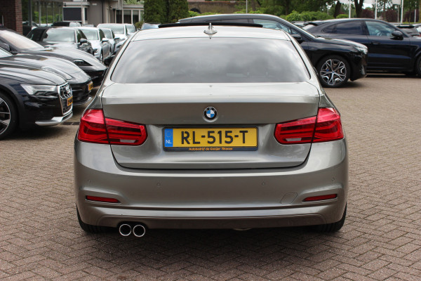 BMW 3-serie 320i Corporate Lease High Executive / Trekhaak / Schuifdak / Leder / Navigatie / Parkeerhulp V+A / 16'' / Getint glas / Stoelverwarming / Cruise Control