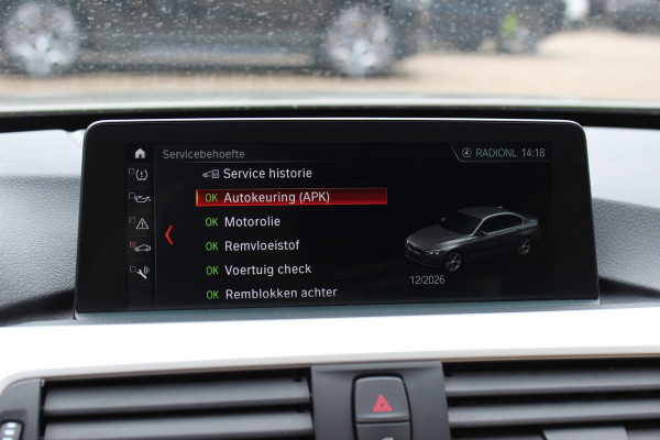 BMW 3-serie 320i Corporate Lease High Executive / Trekhaak / Schuifdak / Leder / Navigatie / Parkeerhulp V+A / 16'' / Getint glas / Stoelverwarming / Cruise Control