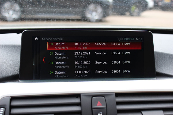 BMW 3-serie 320i Corporate Lease High Executive / Trekhaak / Schuifdak / Leder / Navigatie / Parkeerhulp V+A / 16'' / Getint glas / Stoelverwarming / Cruise Control