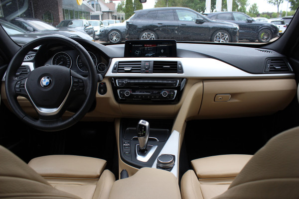 BMW 3-serie 320i Corporate Lease High Executive / Trekhaak / Schuifdak / Leder / Navigatie / Parkeerhulp V+A / 16'' / Getint glas / Stoelverwarming / Cruise Control
