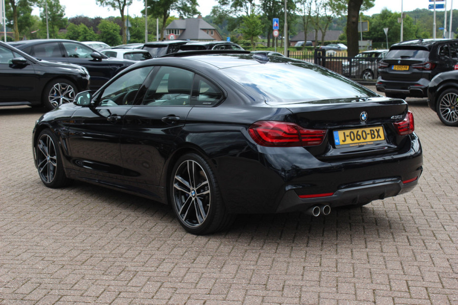 BMW 4 Serie Gran Coupé 430i High Exe. M Sport / Schuifdak / Camera / Head-up / Harman Kardon / 19'' / Leder / Navigatie / Dodehoek / DAB / Stoelverwarming / Cruise Control