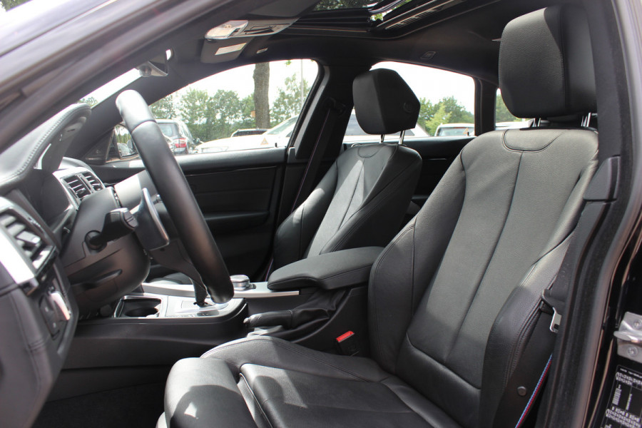 BMW 4 Serie Gran Coupé 430i High Exe. M Sport / Schuifdak / Camera / Head-up / Harman Kardon / 19'' / Leder / Navigatie / Dodehoek / DAB / Stoelverwarming / Cruise Control