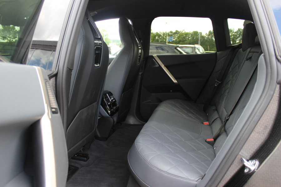 BMW iX M60 High Executive 112 kWh 27.972 km! / SOh 96,8% / Trekhaak / Panoramadak / 360Camera / Head-up / Bowers&Wilkens / Softclose / 22'' / Luchtvering / Laser LED / CarPlay / Volleder / Stoel+Stuurverwarming / Dodehoek / DAB / ACC