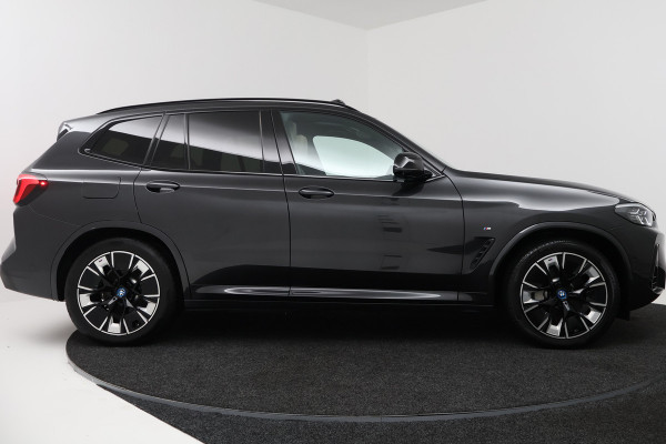 BMW iX3 High Executive 80 kWh (PANORAMADAK, STOEL/STUUR VERWARMING, H/K AUDIO, CAMERA, ELEKTR STOELEN, HUD, CRUISE ADAPTIEF)
