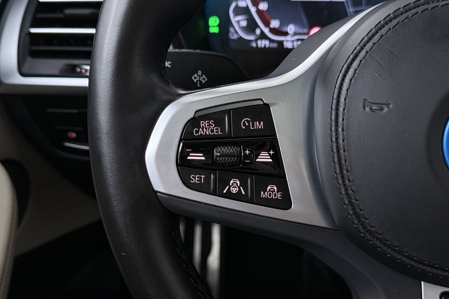 BMW iX3 High Executive 80 kWh (PANORAMADAK, STOEL/STUUR VERWARMING, H/K AUDIO, CAMERA, ELEKTR STOELEN, HUD, CRUISE ADAPTIEF)