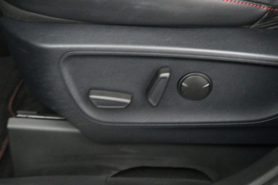 Ford Kuga 2.5 PHEV ST-Line X (PANORAMADAK, STOEL/STUUR VERWARMING, CRUISE ADAPTIEF, ELEKTR STOELEN, CAMERA, PARKEERSENSOREN)