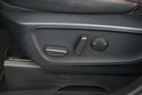 Ford Kuga 2.5 PHEV ST-Line X (PANORAMADAK, STOEL/STUUR VERWARMING, CRUISE ADAPTIEF, ELEKTR STOELEN, CAMERA, PARKEERSENSOREN)