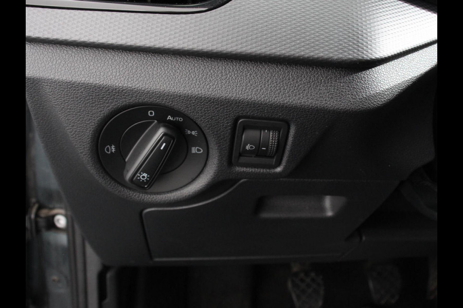 Škoda Kamiq 1.0 TSI 110pk Ambition Airco  Led  Cruise Control  Dab Led lichtmetalen Velgen