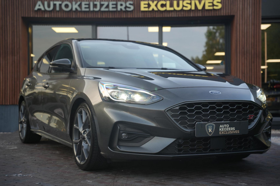 Ford Focus 2.3 EcoBoost ST-X MK4 Virtual Teller Automaat | Panorama | HUD | ACC | Performance Seats | Camera | Winter Pack