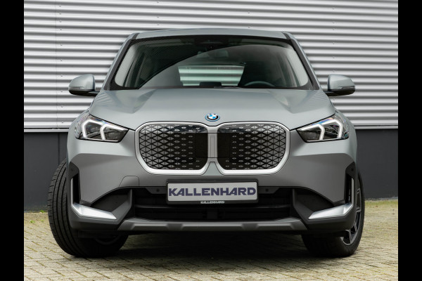 BMW iX1 eDrive20 - 67kWh - Memoryzetel - Massage - Harman Kardon - Camera