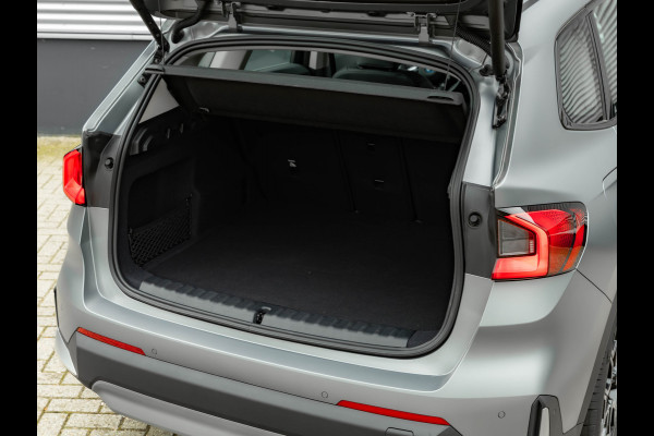 BMW iX1 eDrive20 - 67kWh - Memoryzetel - Massage - Harman Kardon - Camera