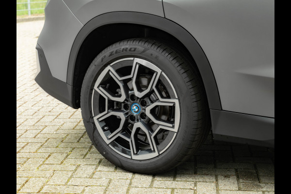 BMW iX1 eDrive20 - 67kWh - Memoryzetel - Massage - Harman Kardon - Camera