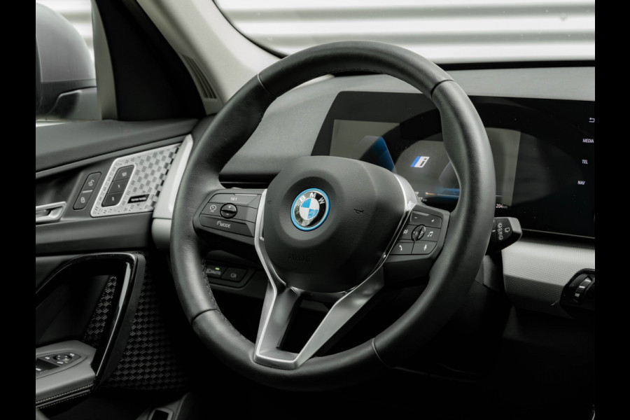 BMW iX1 eDrive20 - 67kWh - Memoryzetel - Massage - Harman Kardon - Camera