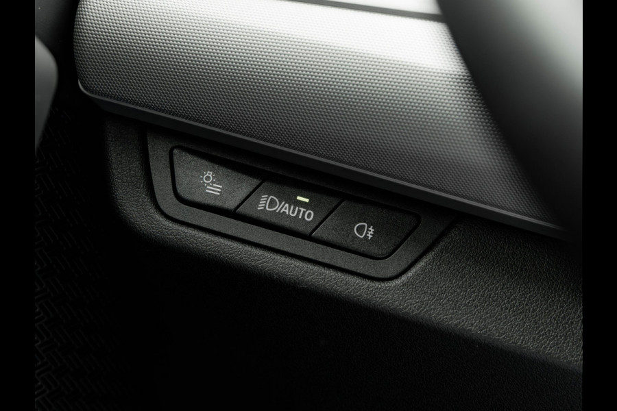 BMW iX1 eDrive20 - 67kWh - Memoryzetel - Massage - Harman Kardon - Camera