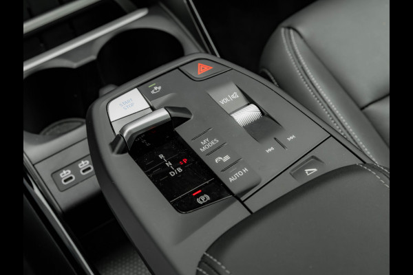 BMW iX1 eDrive20 - 67kWh - Memoryzetel - Massage - Harman Kardon - Camera