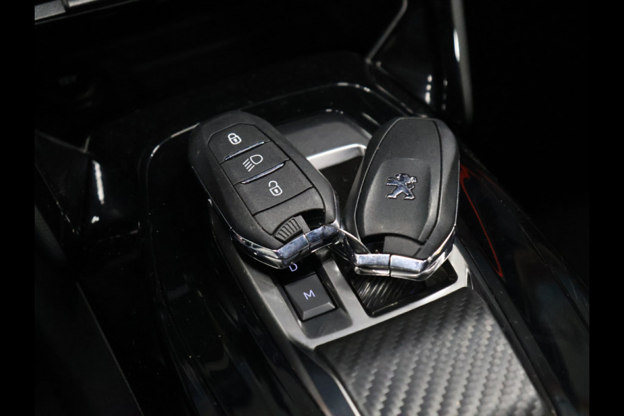 Peugeot 208 1.2 GT Pack [PANORAMADAK, CAMERA, APPLE CARPLAY, TREKHAAK, ANDROID, PDC, STOELVERWARMING, CRUISE, LANE ASSIST, MULTI FUNCTIONEEL STUURWIEL, LED, AUTOMAAT, NAVIGATIE, NIEUWSTAAT]