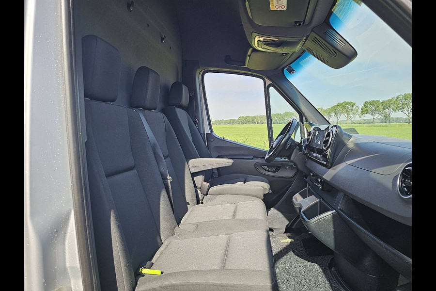 Mercedes-Benz Sprinter 319 L3H2 Maxi LED 2x Schuif 3.5t-Trekhaak Mbux10 Distronic AAC 360 Camera Navi LM Velgen 190 PK