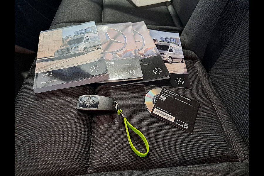 Mercedes-Benz Sprinter 319 L3H2 Maxi LED 2x Schuif 3.5t-Trekhaak Mbux10 Distronic AAC 360 Camera Navi LM Velgen 190 PK