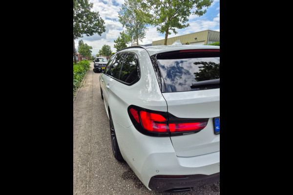BMW 5 Serie Touring 530e M Sport LED CarPlay Elek. Stoelen 100% dealer onderhouden 530e Business Edition Plus