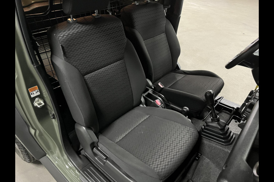 Suzuki Jimny 1.5 Stijl *4 Persoons* Trekhaak | Cruise-/ climate control | Stoelverwarming | Airco | Navigatie | Carplay