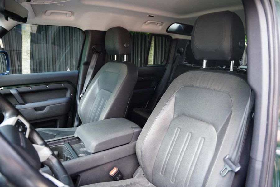 Land Rover Defender P400 110 X-Dynamic 7p. / Urban