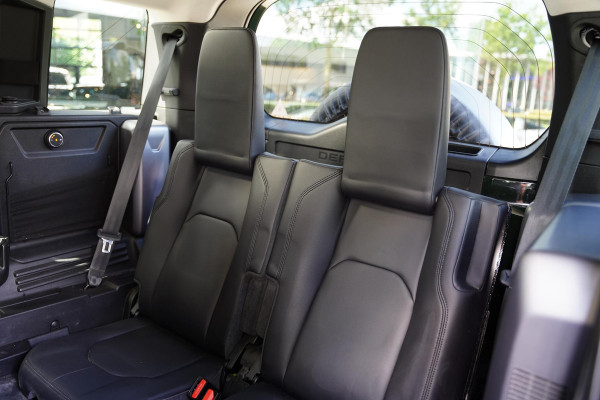 Land Rover Defender P400 110 X-Dynamic 7p. / Urban