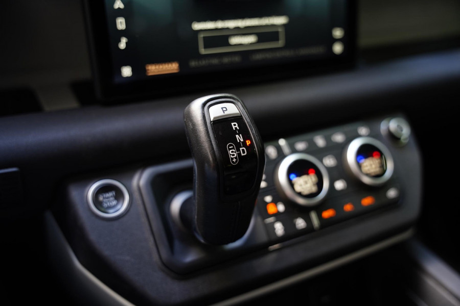 Land Rover Defender P400 110 X-Dynamic 7p. / Urban