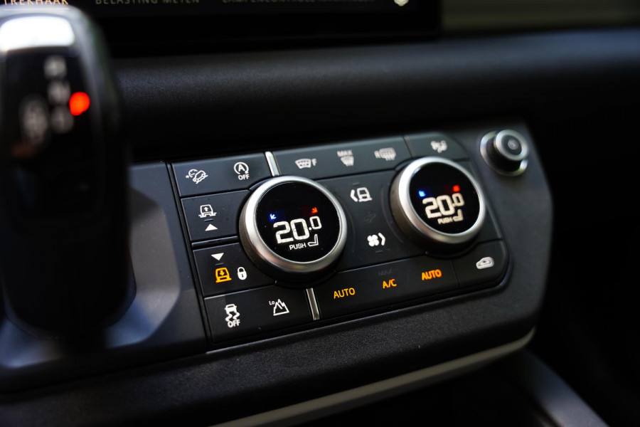 Land Rover Defender P400 110 X-Dynamic 7p. / Urban