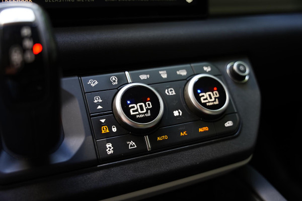 Land Rover Defender P400 110 X-Dynamic 7p. / Urban