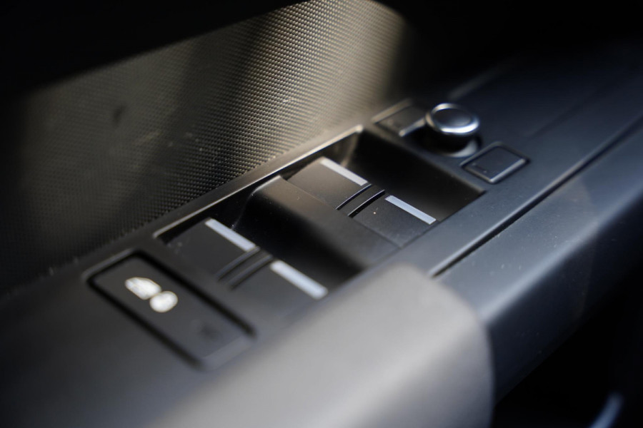 Land Rover Defender P400 110 X-Dynamic 7p. / Urban