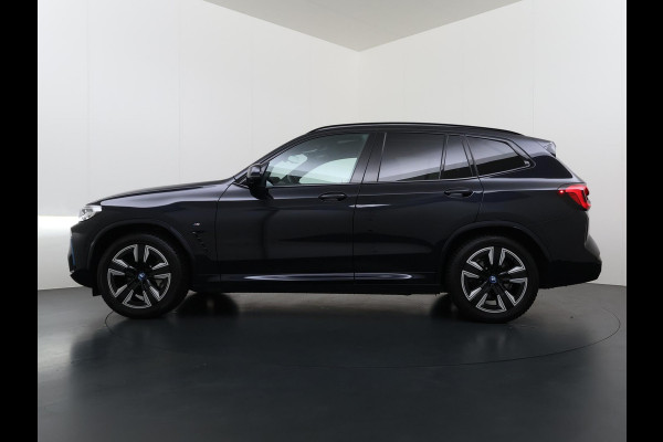 BMW iX3 Executive 80 kWh VAN: 44.900,- VOOR: 40.877,- UW WKVOORDEEL: 4.023,- | M-Sport |SOH 99% | ELEKTRISCHE TREKHAAK| ELEKTRISCHE ACHTERKLEP| PANORAMADAK| DRIVING ASSISTENT PROFESSIONAL| DODE HOEK SENSOR| STOELVERWARMING