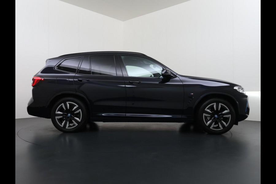 BMW iX3 Executive 80 kWh VAN: 44.900,- VOOR: 40.877,- UW WKVOORDEEL: 4.023,- | M-Sport |SOH 99% | ELEKTRISCHE TREKHAAK| ELEKTRISCHE ACHTERKLEP| PANORAMADAK| DRIVING ASSISTENT PROFESSIONAL| DODE HOEK SENSOR| STOELVERWARMING