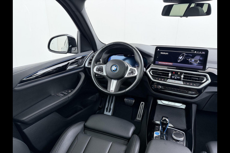BMW iX3 Executive 80 kWh VAN: 44.900,- VOOR: 40.877,- UW WKVOORDEEL: 4.023,- | M-Sport |SOH 99% | ELEKTRISCHE TREKHAAK| ELEKTRISCHE ACHTERKLEP| PANORAMADAK| DRIVING ASSISTENT PROFESSIONAL| DODE HOEK SENSOR| STOELVERWARMING