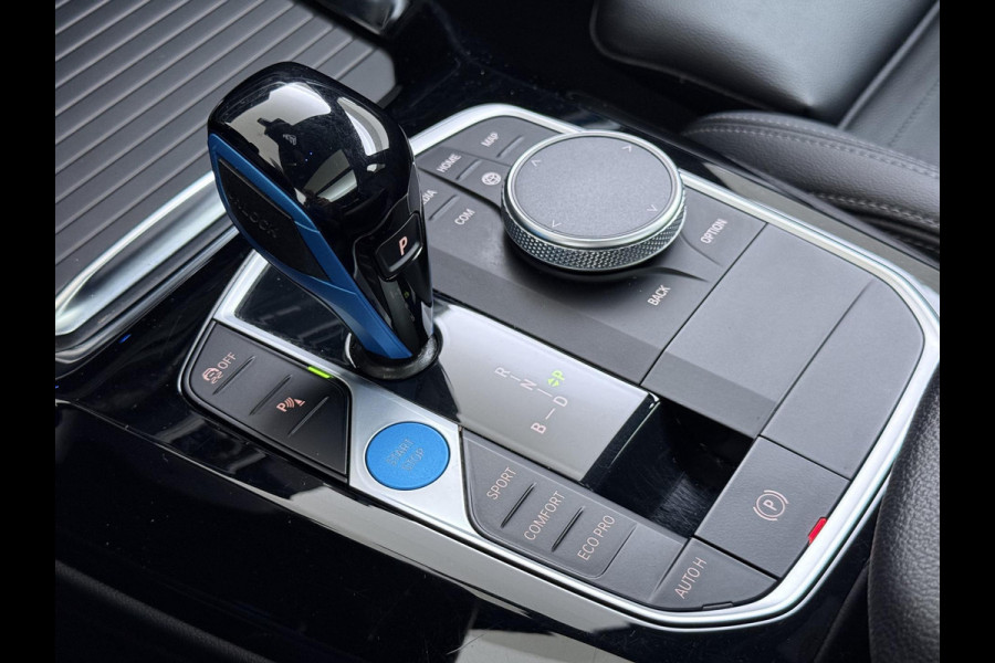 BMW iX3 Executive 80 kWh VAN: 44.900,- VOOR: 40.877,- UW WKVOORDEEL: 4.023,- | M-Sport |SOH 99% | ELEKTRISCHE TREKHAAK| ELEKTRISCHE ACHTERKLEP| PANORAMADAK| DRIVING ASSISTENT PROFESSIONAL| DODE HOEK SENSOR| STOELVERWARMING
