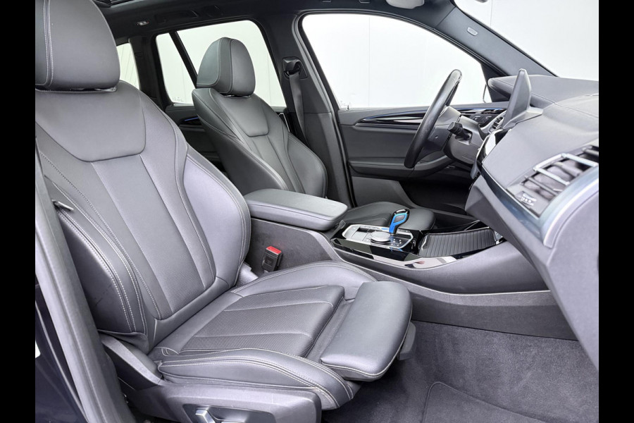 BMW iX3 Executive 80 kWh VAN: 44.900,- VOOR: 40.877,- UW WKVOORDEEL: 4.023,- | M-Sport |SOH 99% | ELEKTRISCHE TREKHAAK| ELEKTRISCHE ACHTERKLEP| PANORAMADAK| DRIVING ASSISTENT PROFESSIONAL| DODE HOEK SENSOR| STOELVERWARMING