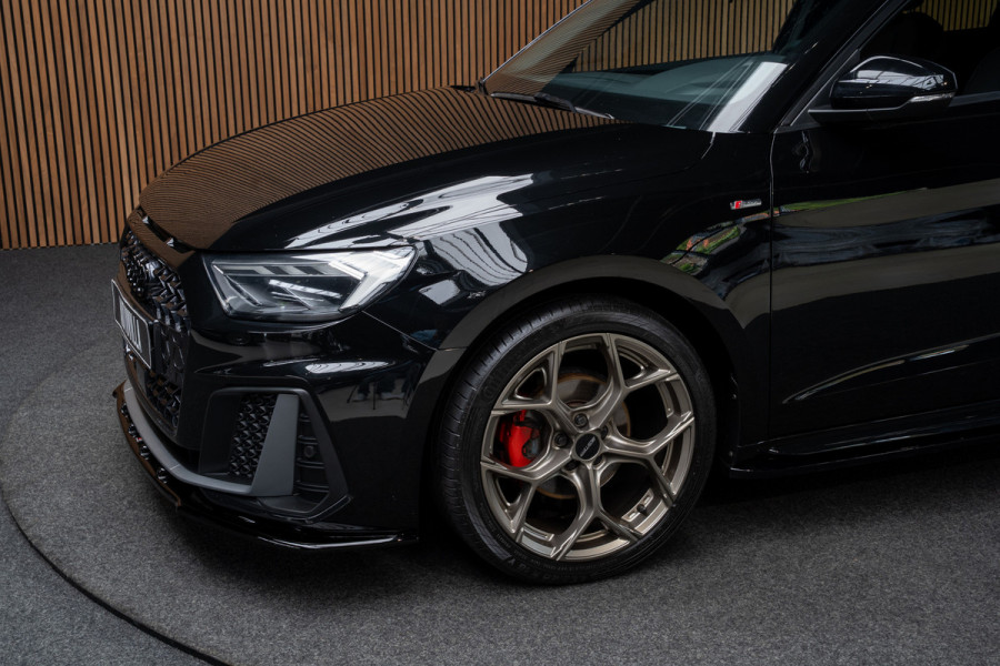 Audi A1 Sportback 35 TFSI 3X SLine Leer Navi Virtual Climate PDC LM velgen Stoelverwarming Zwarte binnenhemel Carplay