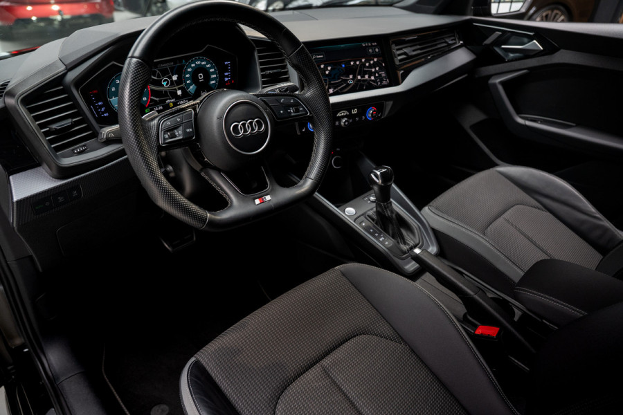 Audi A1 Sportback 35 TFSI 3X SLine Leer Navi Virtual Climate PDC LM velgen Stoelverwarming Zwarte binnenhemel Carplay