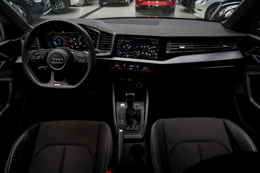 Audi A1 Sportback 35 TFSI 3X SLine Leer Navi Virtual Climate PDC LM velgen Stoelverwarming Zwarte binnenhemel Carplay