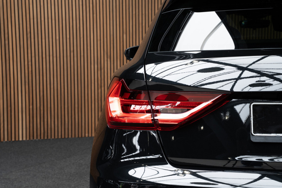 Audi A1 Sportback 35 TFSI 3X SLine Leer Navi Virtual Climate PDC LM velgen Stoelverwarming Zwarte binnenhemel Carplay