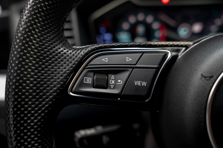 Audi A1 Sportback 35 TFSI 3X SLine Leer Navi Virtual Climate PDC LM velgen Stoelverwarming Zwarte binnenhemel Carplay
