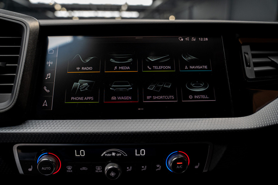 Audi A1 Sportback 35 TFSI 3X SLine Leer Navi Virtual Climate PDC LM velgen Stoelverwarming Zwarte binnenhemel Carplay