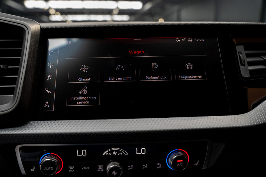 Audi A1 Sportback 35 TFSI 3X SLine Leer Navi Virtual Climate PDC LM velgen Stoelverwarming Zwarte binnenhemel Carplay
