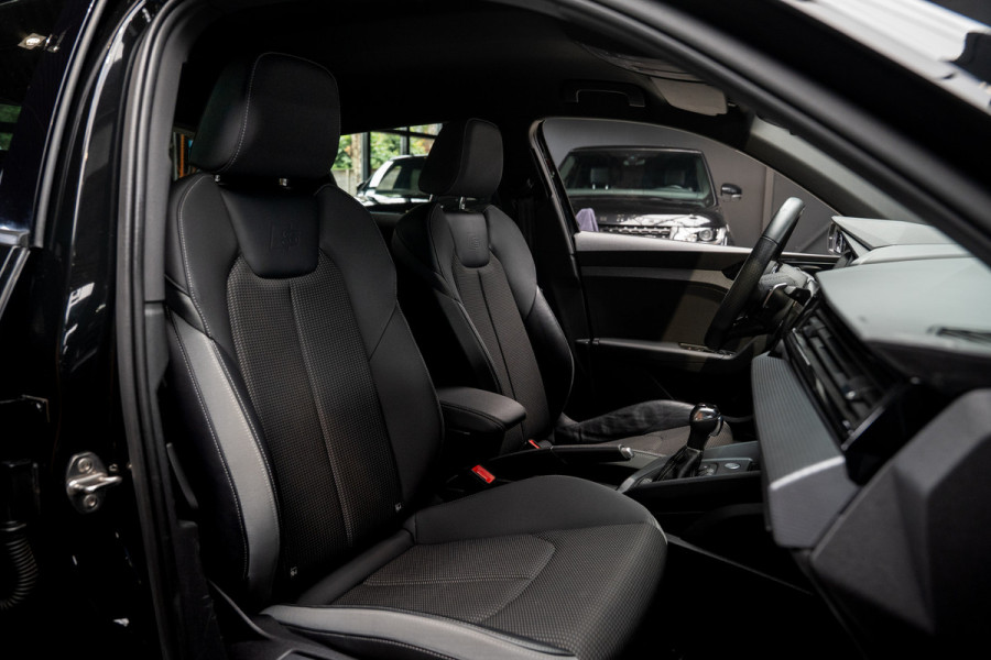 Audi A1 Sportback 35 TFSI 3X SLine Leer Navi Virtual Climate PDC LM velgen Stoelverwarming Zwarte binnenhemel Carplay